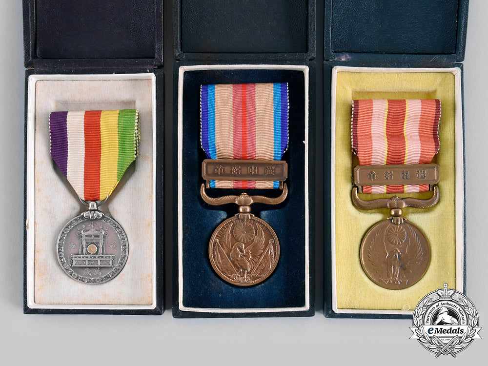 japan,_empire._a_lot_of_three_cased_medals_c20_00719