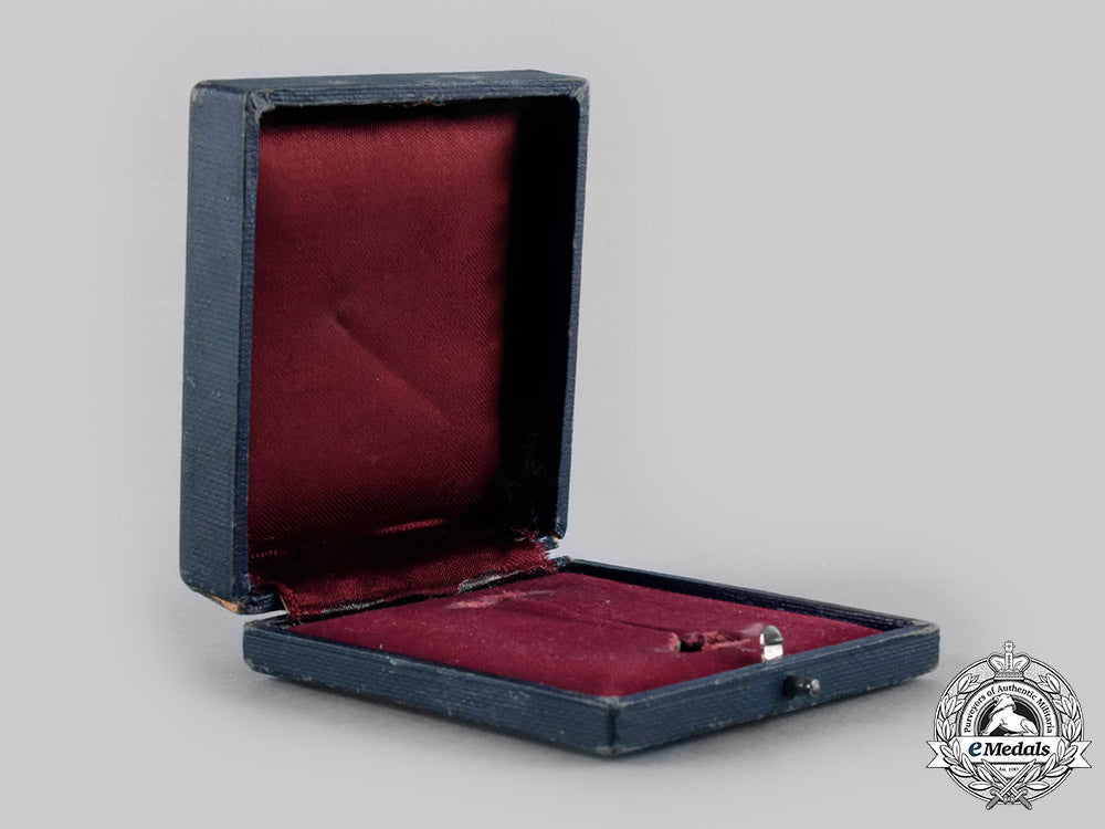 germany,_luftwaffe._a_rare_presentation_case_for_a_fallschirmjäger_badge_c20_01259_1