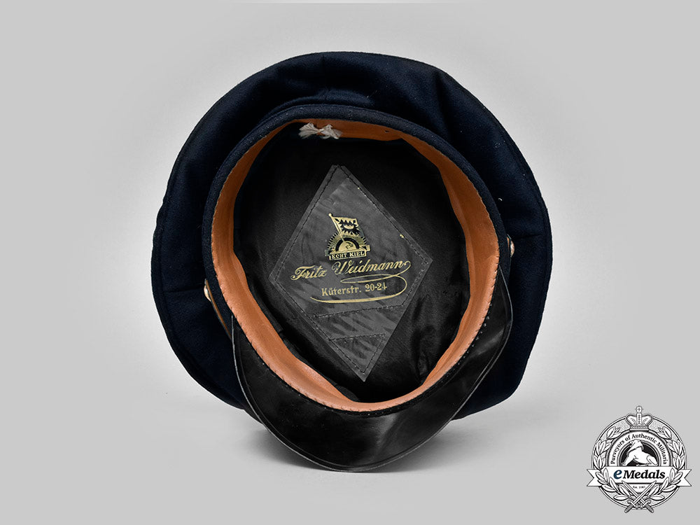 germany,_kriegsmarine._a_senior_nco’s_visor_cap,_by_fritz_weidmann_c20_01403_c20_01491_1