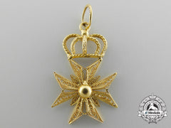 A Fine Filigree Maltese Cross Pendant In Gold
