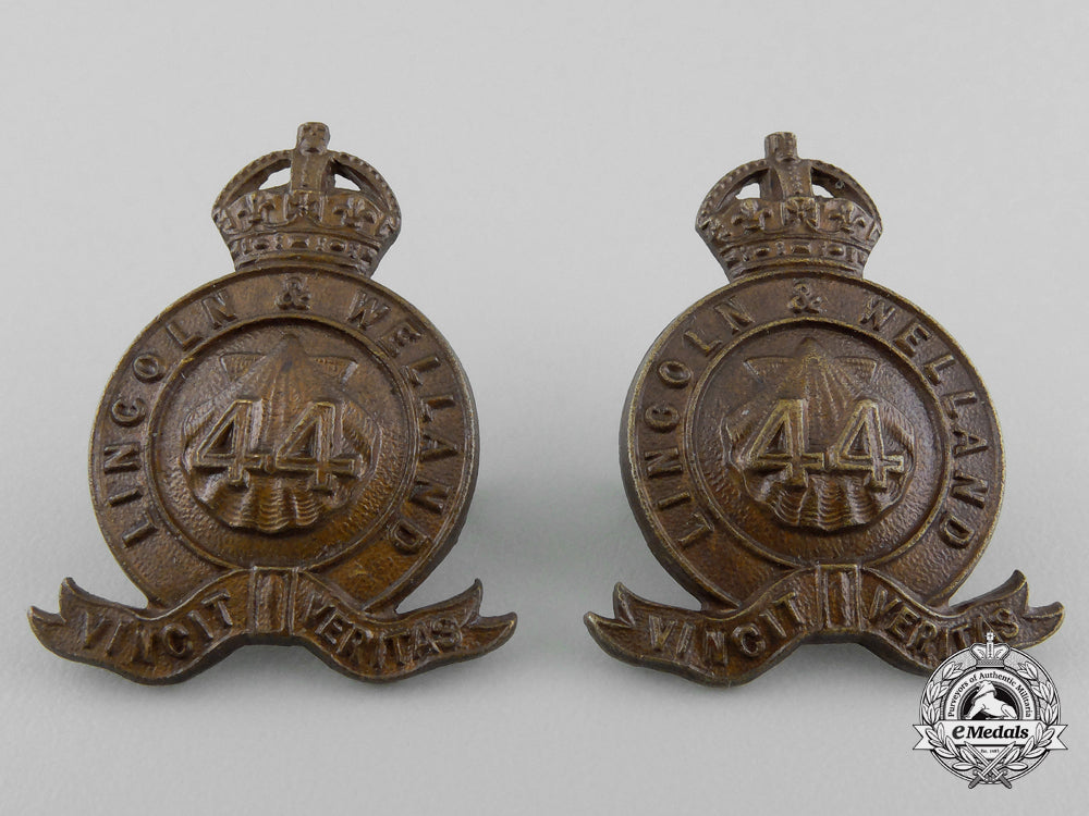a_set_of_officer's44_th_lincoln&_welland_regiment_collar_badges_c_019