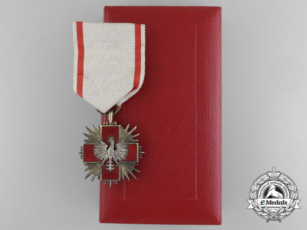 poland._a_english_made_red_cross_medal_with_case_by_spink_c_0836
