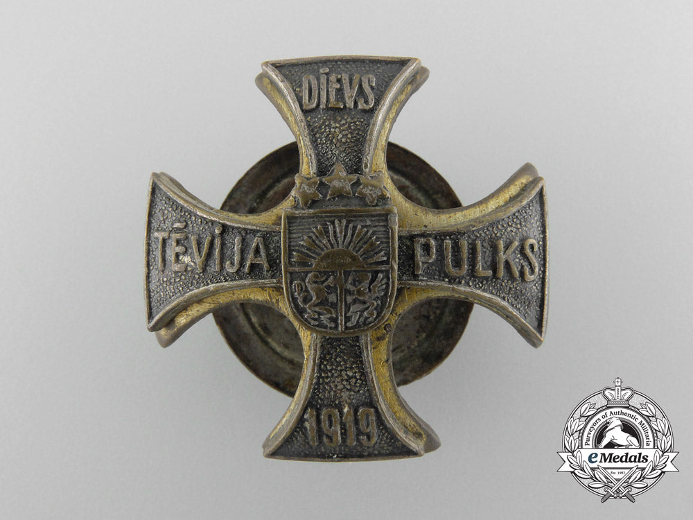 an_latvian_cavalryman's_badge;_numbered_c_4618