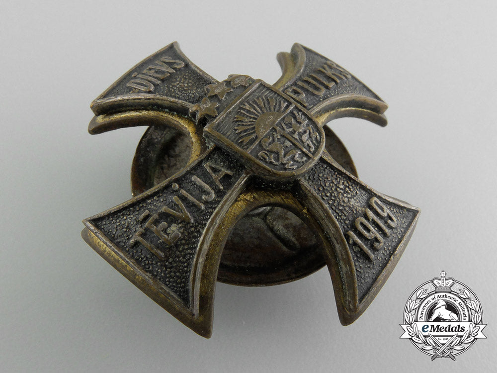 an_latvian_cavalryman's_badge;_numbered_c_4622