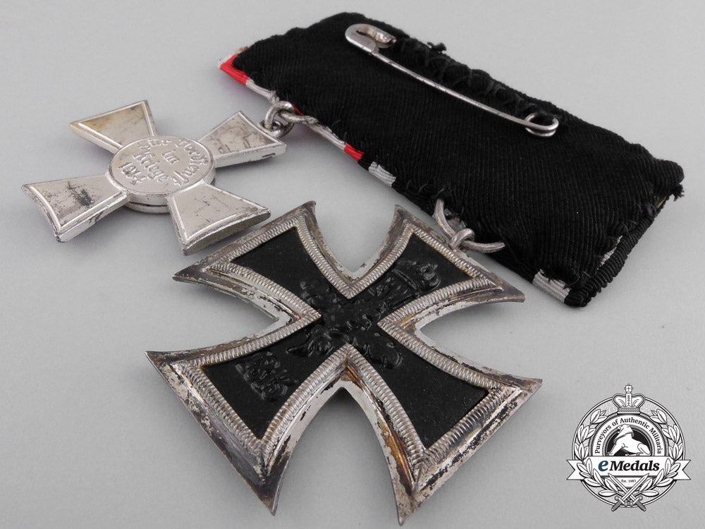 an_first_war_iron_cross&_hanseaten_medal_pair_c_5135