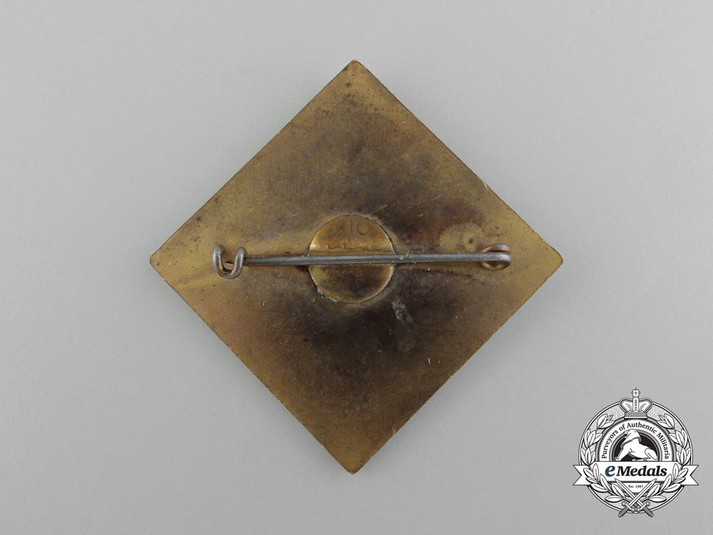 an_italian_youth_of_the_lictor_physical_education_twenty-_first_year_badge_c_6606