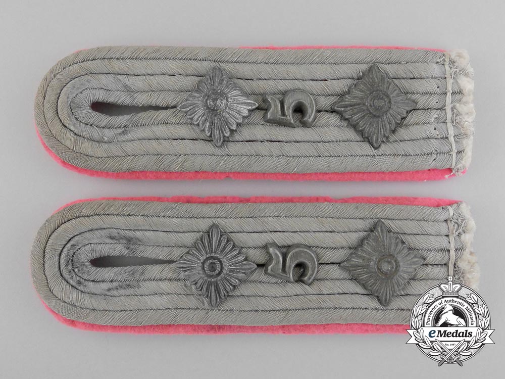 a_second_war_panzer_hauptmann_boards;5_th_panzer_afrika_corps_c_7552
