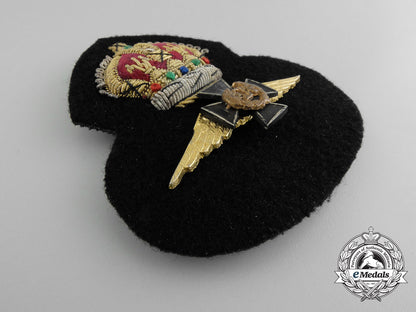 canada,_commonwealth._a_royal_canadian_air_force(_rcaf)_chaplain’s_cap_badge,_c.1942_c_8239
