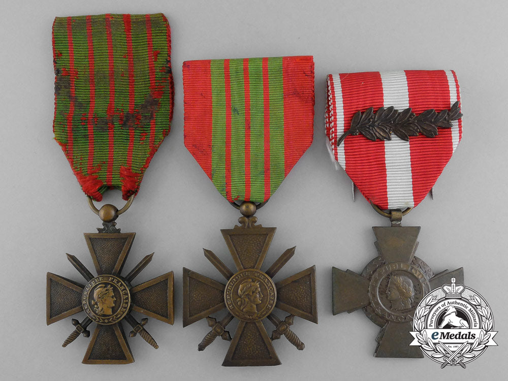 a_lot_of_three_french_medals&_awards_c_9344
