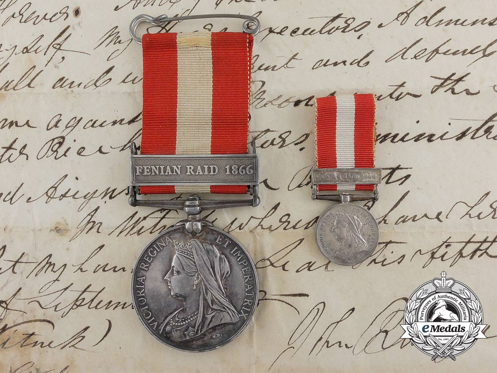 a_canada_general_service_medal_with_miniature,_photograph_of_recipient,&_carton_c_9554