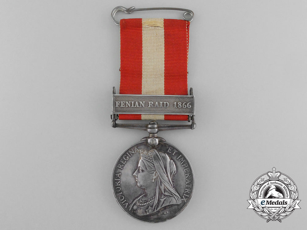 a_canada_general_service_medal_with_miniature,_photograph_of_recipient,&_carton_c_9555
