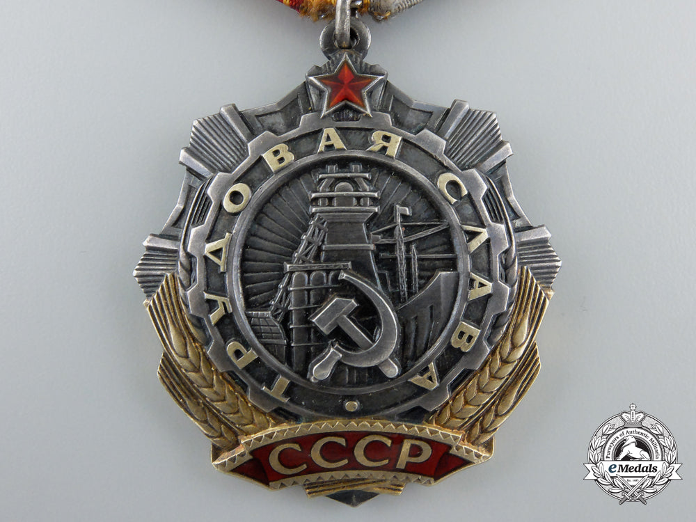 a_soviet_order_of_labour_glory,3_rd_class,_type_ii_c_967