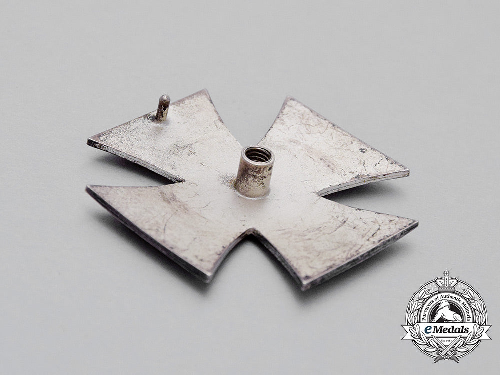 an_iron_cross1914_first_class;_second_war_manufacture_screw-_back_version_cc_0063