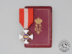An Order Of The Crown Of Italy In Gold; Knight With Case