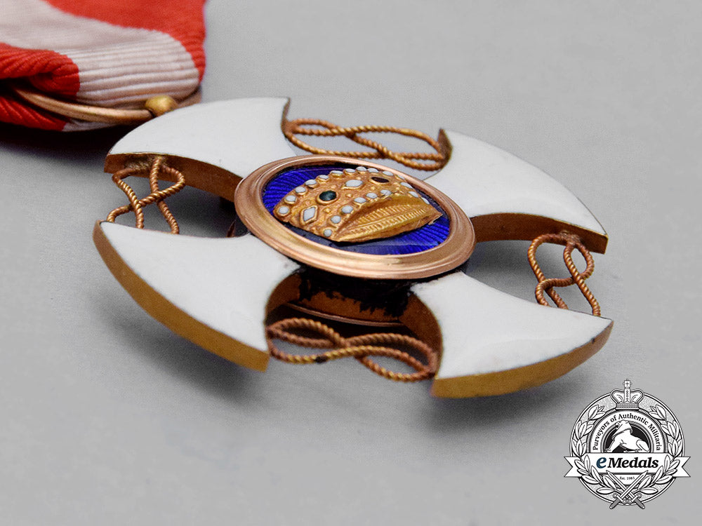 an_order_of_the_crown_of_italy_in_gold;_knight_with_case_cc_0115_1