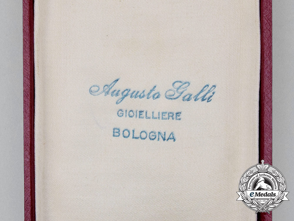 an_order_of_the_crown_of_italy_in_gold;_knight_with_case_cc_0117_1