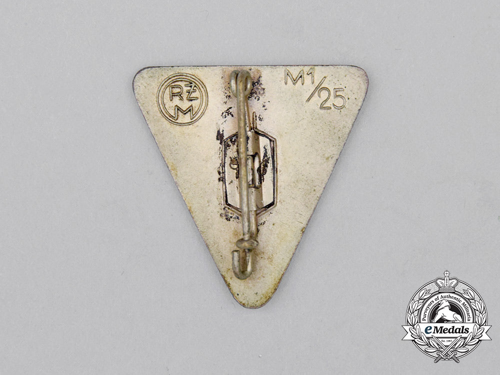 a_german_national_socialist_women’s_league_membership_badge;_type_iii_by_rudolf_reiling_cc_0808