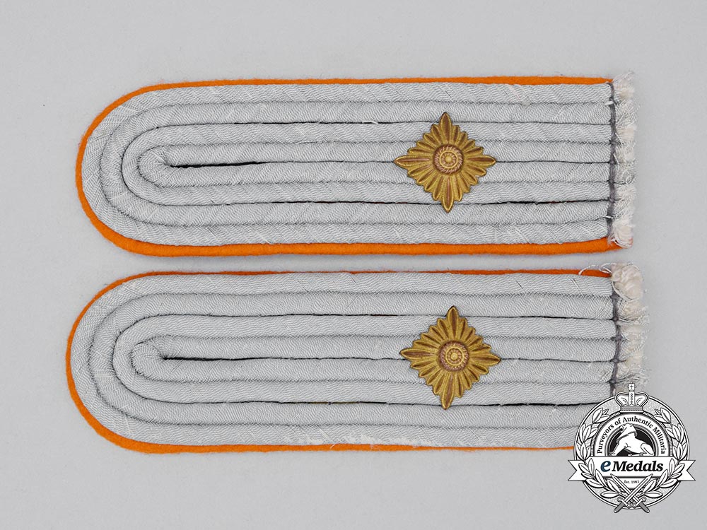 a_set_of_german_gendarmerie_oberleutnant_shoulder_boards_cc_0991