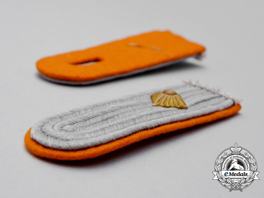 a_set_of_german_gendarmerie_oberleutnant_shoulder_boards_cc_0993