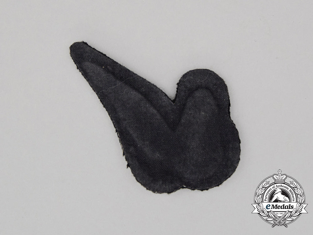 a_pakistan_air_force(_pak)_signaller's_wing_cc_1547