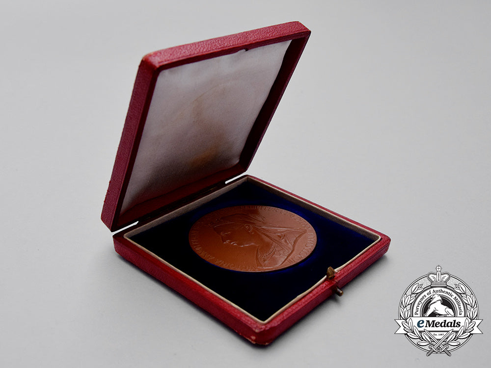 a_queen_victoria_diamond_jubilee_commemorative_medal,1837-1897,_cased_cc_1574