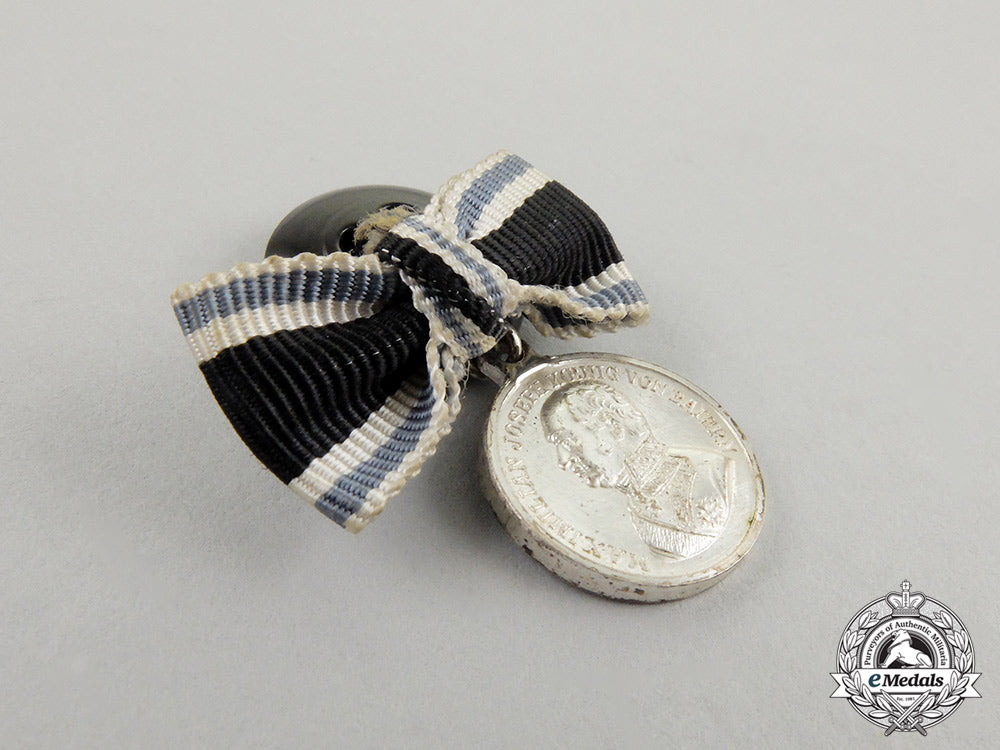 a_first_war_miniature_bavarian_military_merit_medal,_type_iv(1914-1918)_cc_3864