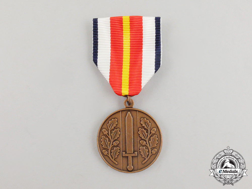 a_norwegian_medal_for_defence_service_abroad_on_a_balkans_service_ribbon_cc_4610_1_1_1