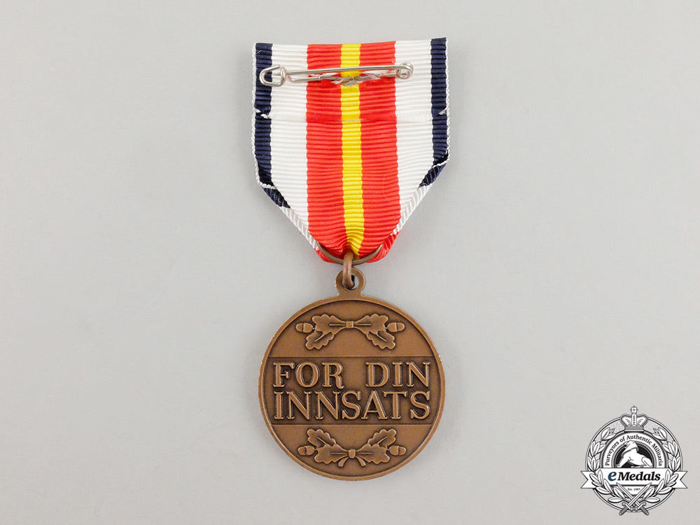 a_norwegian_medal_for_defence_service_abroad_on_a_balkans_service_ribbon_cc_4613_1_1_1