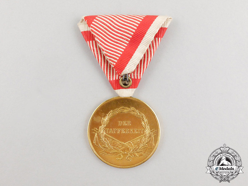 an_austrian_imperial_first_war_awarded_golden_bravery_medal1915-18_cc_4800