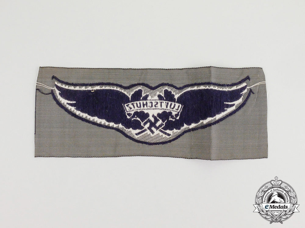 a_mint_and_unissued_german_rlb(_air_raid_protection_league)_luftschutz_insignia_cc_6211_1
