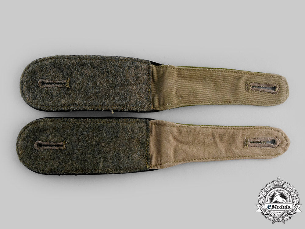 germany,_third_reich._a_pair_of_army(_em)_transport_troop_tropical_shoulder_straps_ci19_0014_1