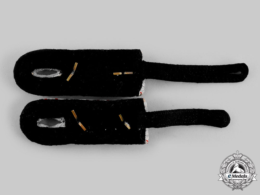 germany,_third_reich._a_rare_pair_of_ss_fachführer-_hauptsturmführer_stellengruppe“_k”_shoulder_boards_ci19_0026_1_1_1_1