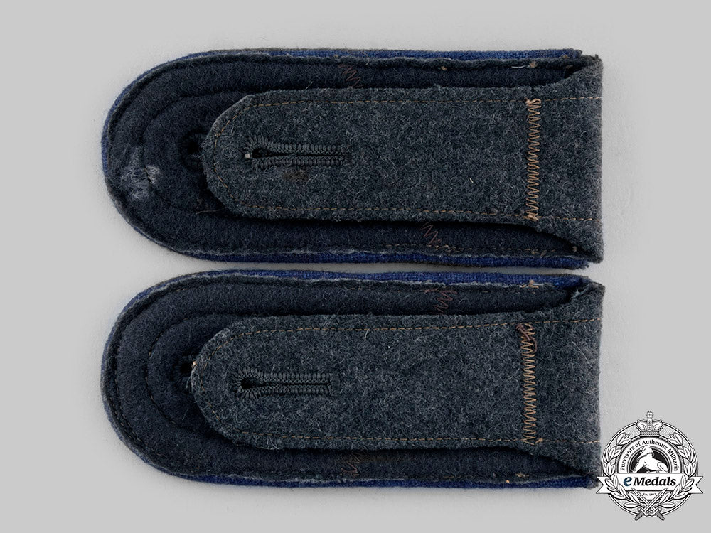 germany,_luftwaffe._a_pair_of_medical_unteroffizier_shoulder_boards_ci19_0149