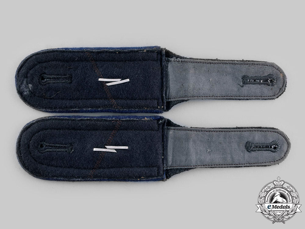 germany,_luftwaffe._a_pair_of_medical_unteroffizier_shoulder_boards_ci19_0150