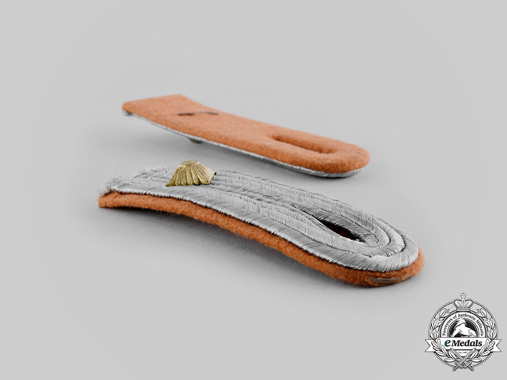 germany,_heer._a_pair_of_construction_oberleutnant_shoulder_boards_ci19_0157_1