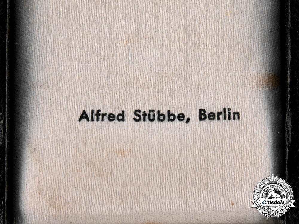 germany,_third_reich._an_honour_cross_of_the_german_mother,_gold_grade_with_case,_by_alfred_stübbe_ci19_0790_1