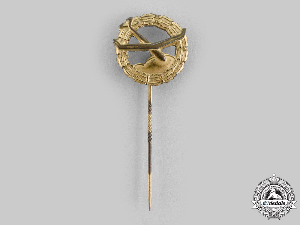 germany,_nsfk._an_aero-_modelling_achievement_badge_stick_pin_ci19_1052_1_1_1_1