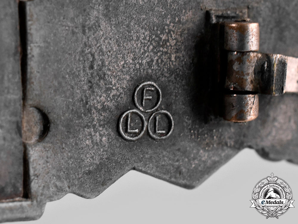 germany,_third_reich._a_close_combat_clasp,_silver_grade,_by_friechrich_linden_ci19_1195_1