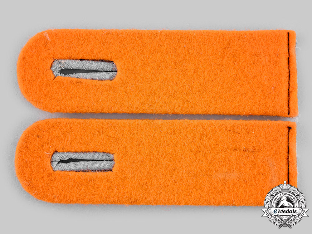 germany,_heer._a_pair_of_leutnant_feldgendarmerie_shoulder_boards_ci19_1355_1