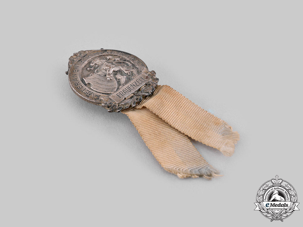 germany,_weimar_republic._a_bavarian_veterans_association_frauenzell_membership_badge,_by_deschler&_sohn_ci19_1805