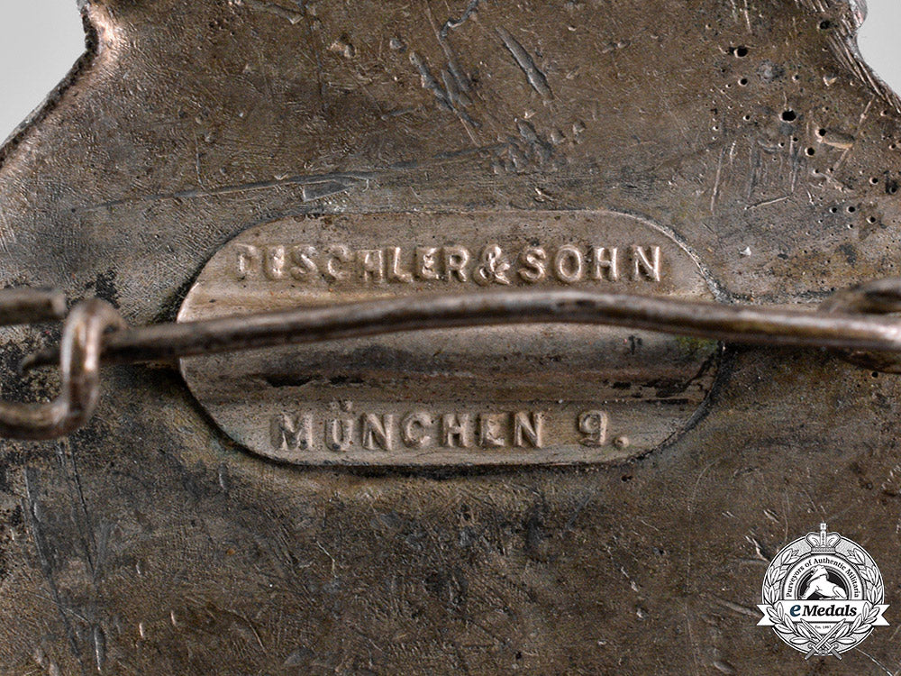 germany,_weimar_republic._a_bavarian_veterans_association_frauenzell_membership_badge,_by_deschler&_sohn_ci19_1806