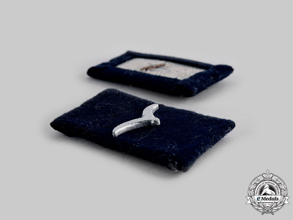 germany,_luftwaffe._a_lot_of_collar_tabs_ci19_2005_1