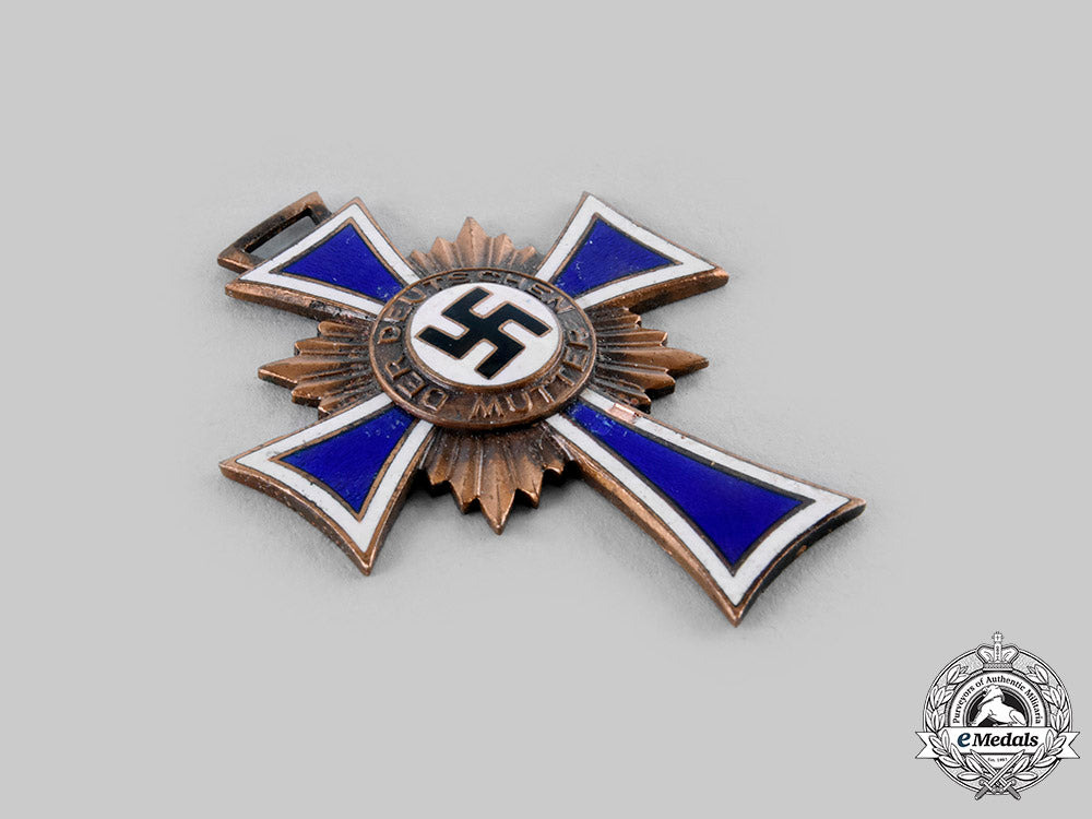 germany,_third_reich._a_lot_of_insignia&_awards_ci19_2107_1