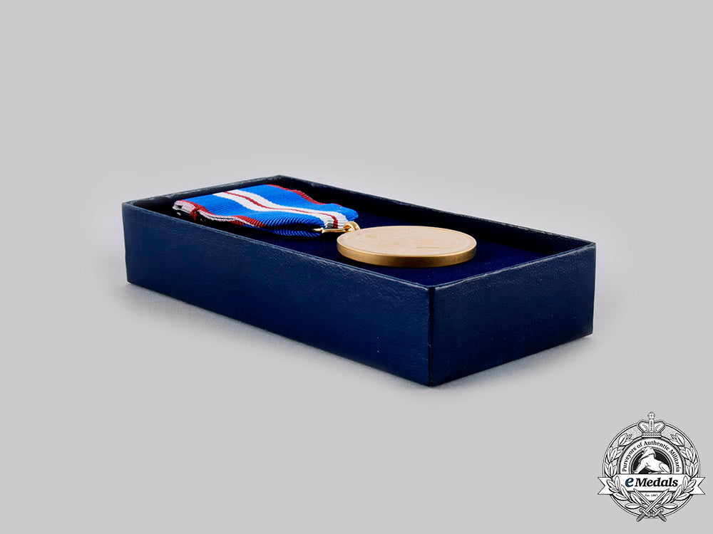 canada,_commonwealth._a_queen_elizabeth_ii_golden_jubilee_medal1952-2002_ci19_2462_1