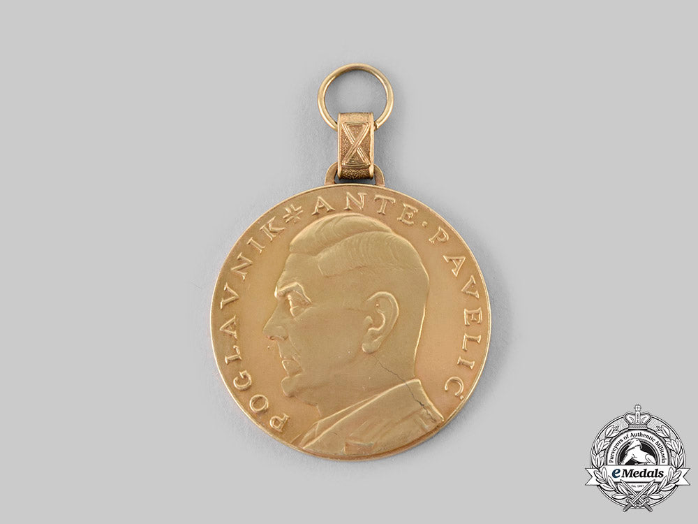 croatia,_independent_state._an_extremely_rare_ante_pavelić_bravery_medal_in_gold,_by_teodor_krivak,_varaždin_ci19_2774_2