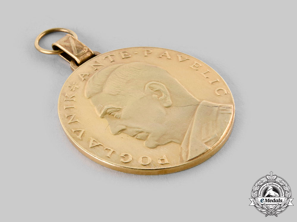 croatia,_independent_state._an_extremely_rare_ante_pavelić_bravery_medal_in_gold,_by_teodor_krivak,_varaždin_ci19_2776_2