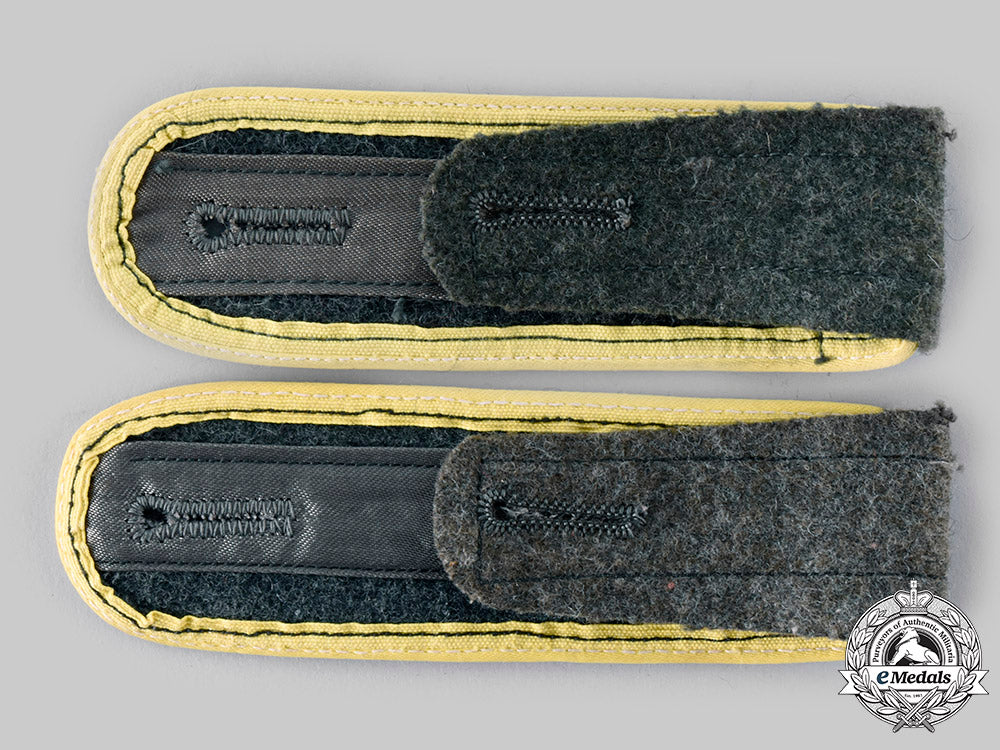 germany,_heer._a_pair_of_signals_em_shoulder_straps_ci19_2898_1