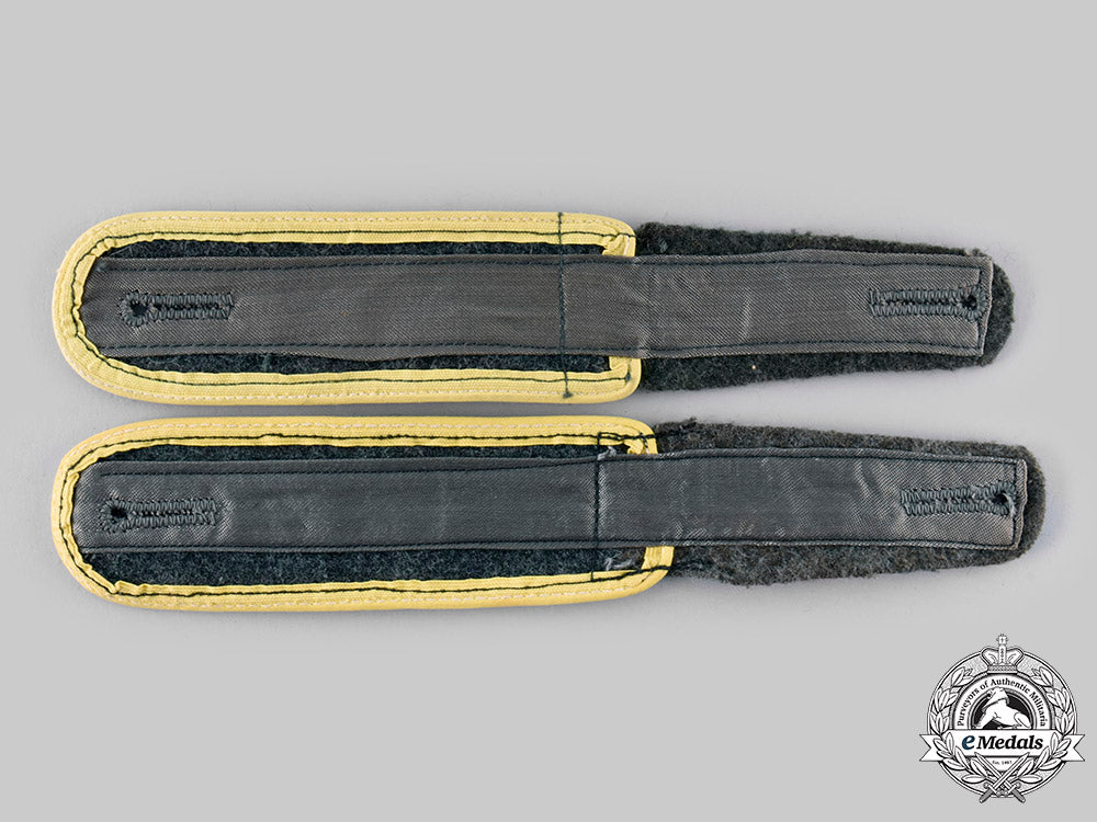 germany,_heer._a_pair_of_signals_em_shoulder_straps_ci19_2899_1