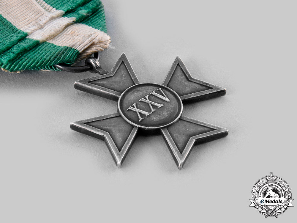 italy,_kingdom._a_long_service_cross,_silver_grade_for_twenty-_five_years_service_seniority,_c.1900_ci19_2986_1