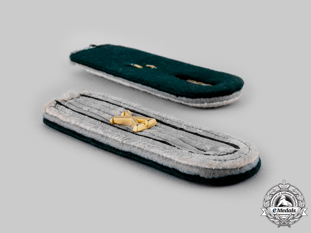 germany,_heer._a_pair_of_army_administrative_shoulder_boards_ci19_3239_1